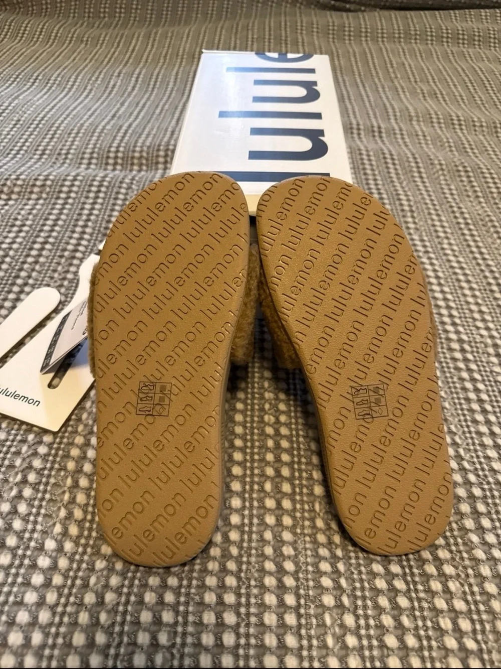 NWT Lululemon Restfeel Slide *Fleece* women’s size 6